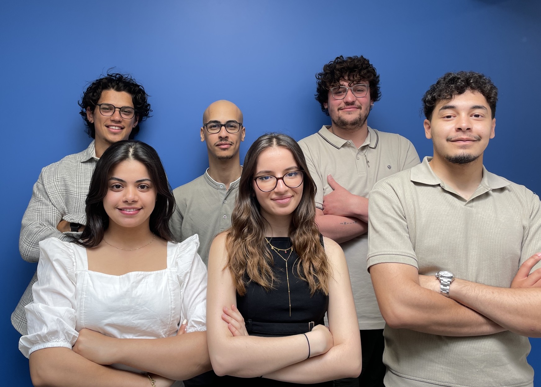 L'équipe Data'Maniacs collaborant sur des projets de données dans nos bureaux